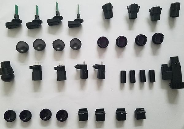 汽(qi)車模具(jù)