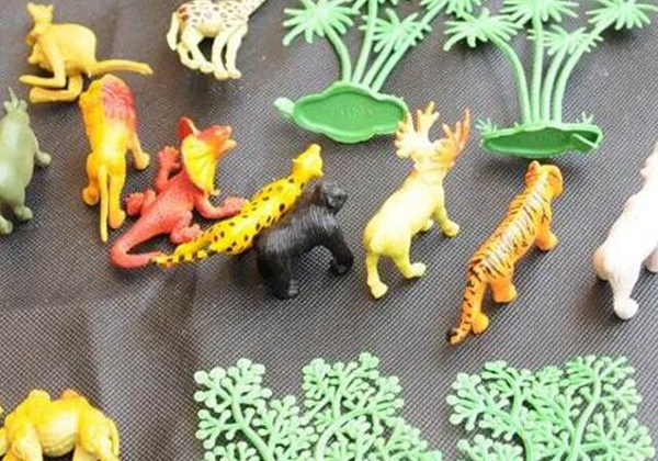 玩(wan)具模具(jù)